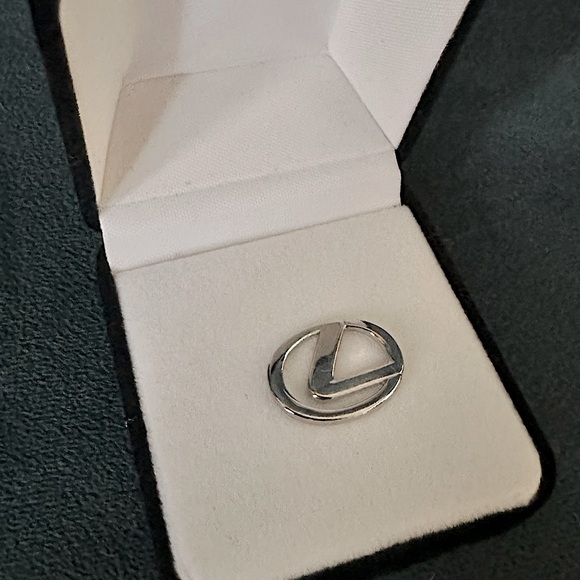 Silver Lexus Logo Lapel Pin - Picture 1 of 1